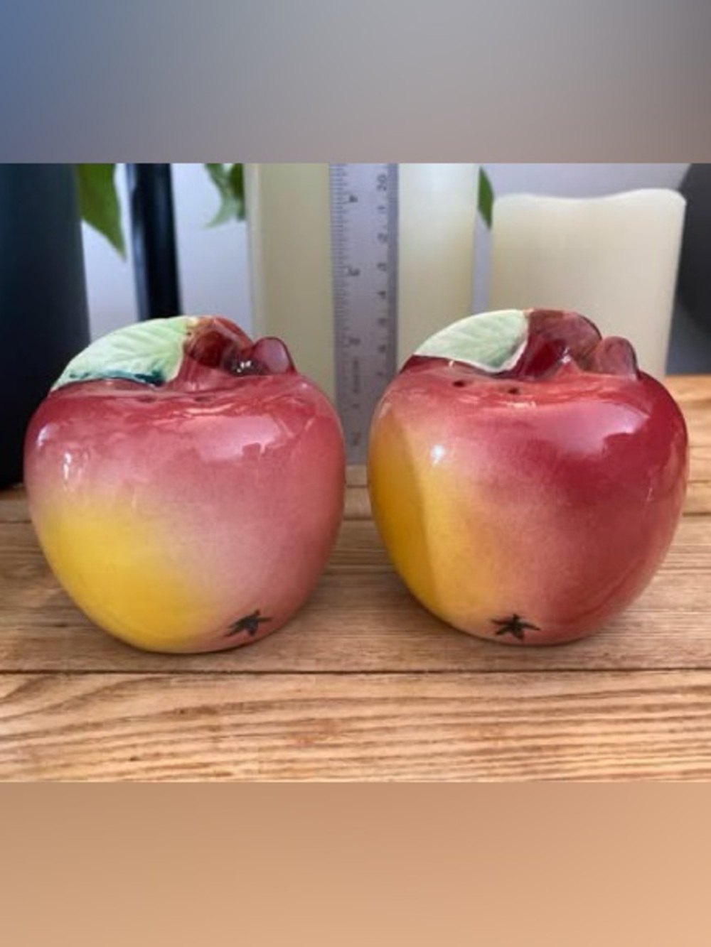 Vintage Mid-Century Hand Painted Ceramic Apple Salt & Pepper Shakers Japan
